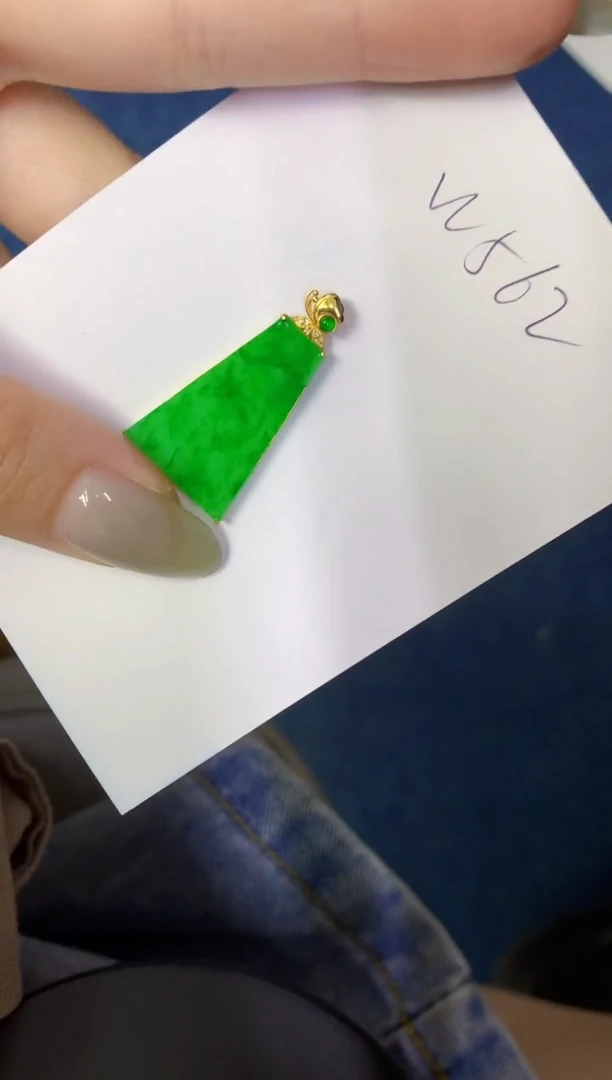 翡翠18K金镶嵌颈饰缅甸天然翡翠A货