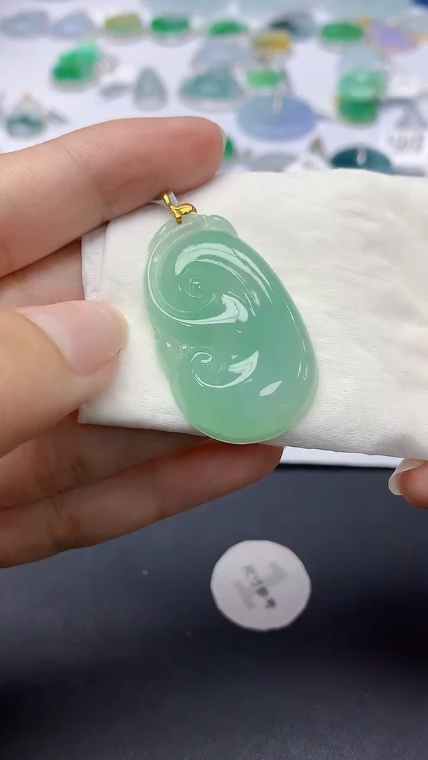 翡翠18K金镶嵌颈饰天然缅甸a货翡翠
