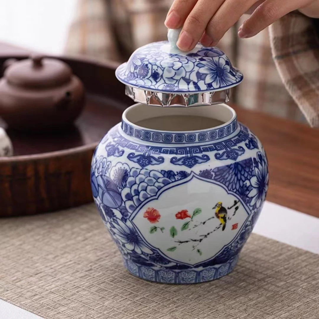 青花枝头喜鹊鸟将军茶叶罐 G96