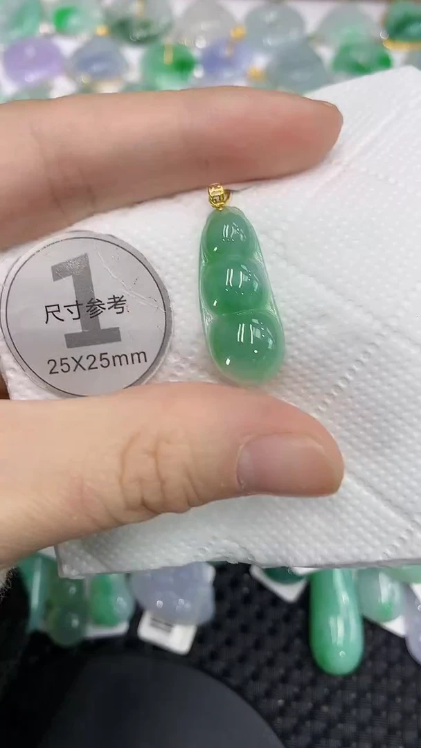 颈饰18K金镶嵌翡翠a货百元以下同包裹多件发出的只收取一单运费
