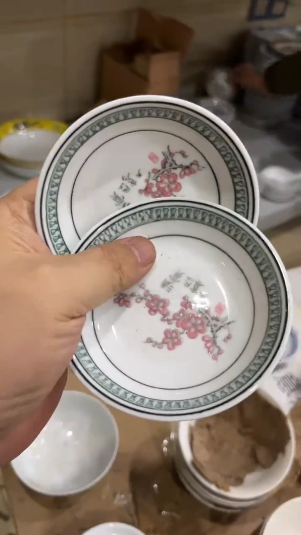微瑕2个湖南醴陵釉下五彩陶瓷