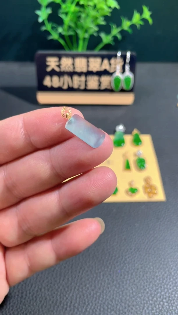 【闪购商品】翡翠颈饰18K金镶嵌翡翠