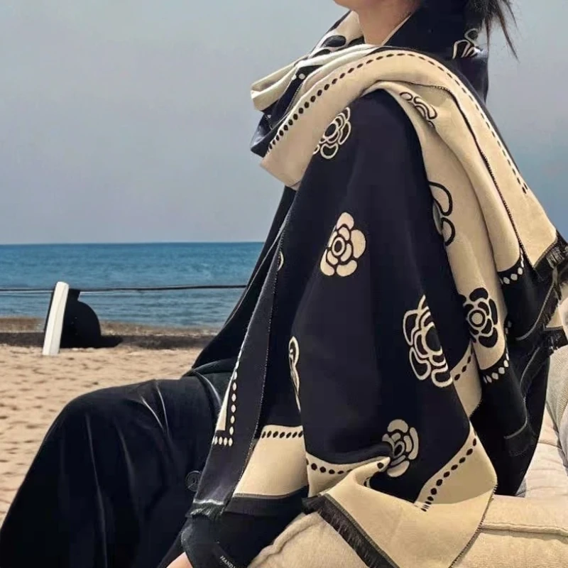 山茶花围巾女款爆款2025新款秋冬双面百搭高颜值围巾外搭披肩围脖