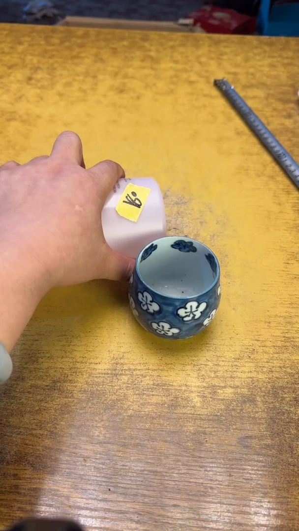 瓷器瓷器瓷器瑕疵180卡粉碗