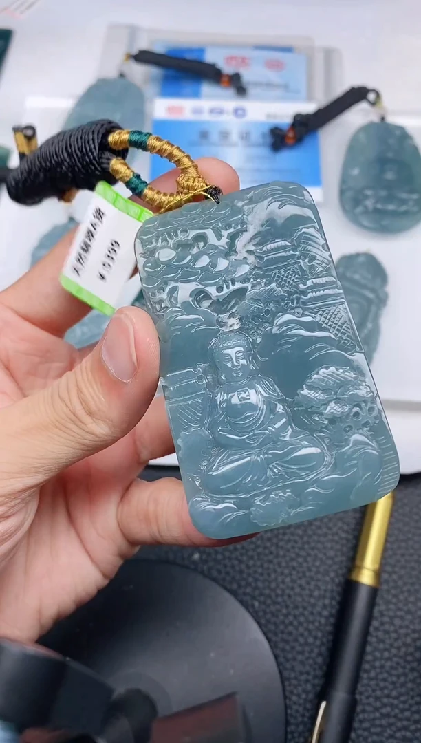 颈饰未镶嵌翡翠