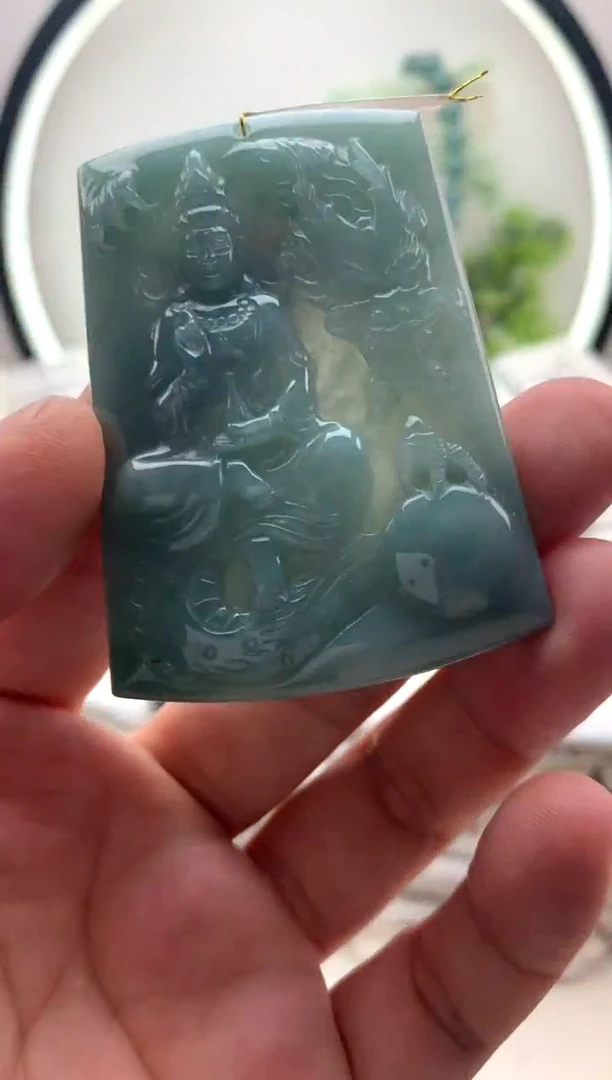 翡翠未镶嵌颈饰大势至