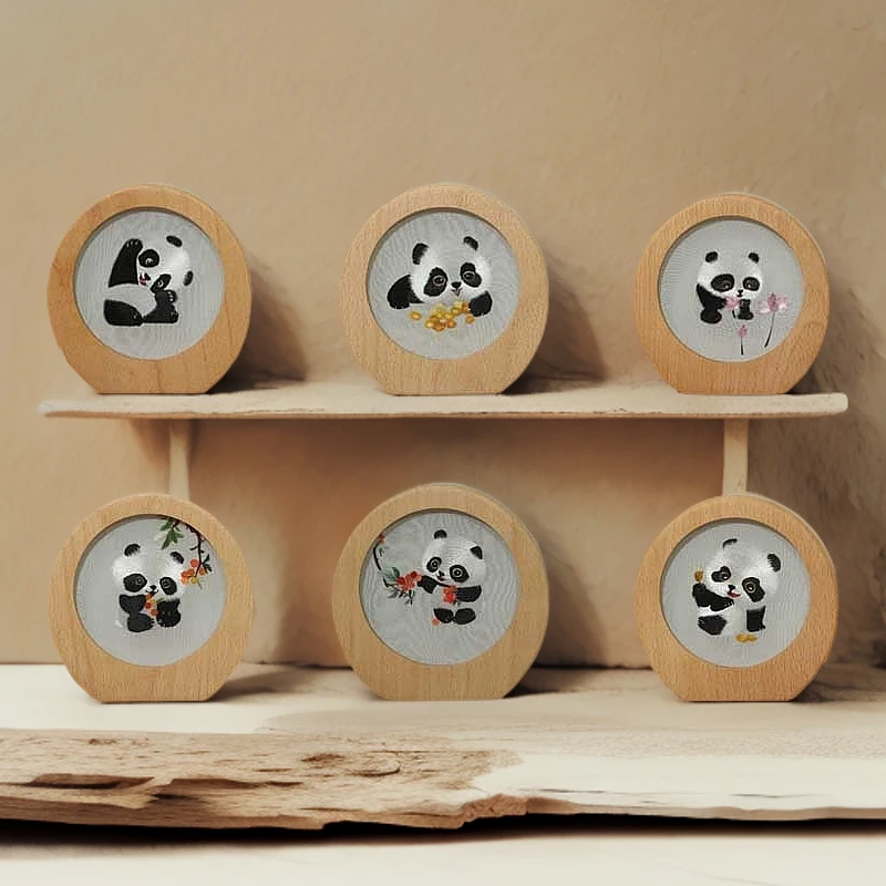 巴渝蜀绣熊猫元宝摆件榉木摆台摆件出国礼品手工刺绣工艺品伴手礼