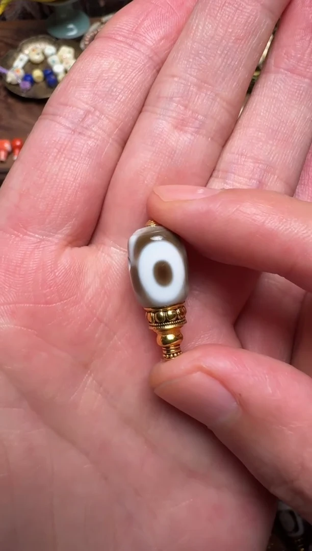 【闪购商品】玛瑙/玉髓颈饰18K金镶嵌珠改正眼三通