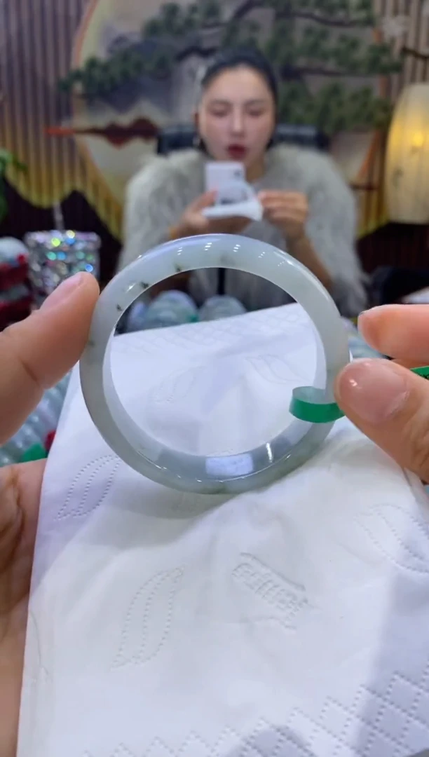 【闪购商品】翡翠手镯未镶嵌多人004457