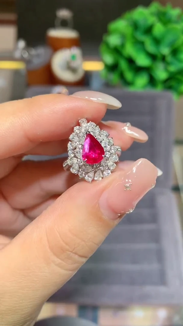 18K金镶嵌戒指红宝石2.02ct