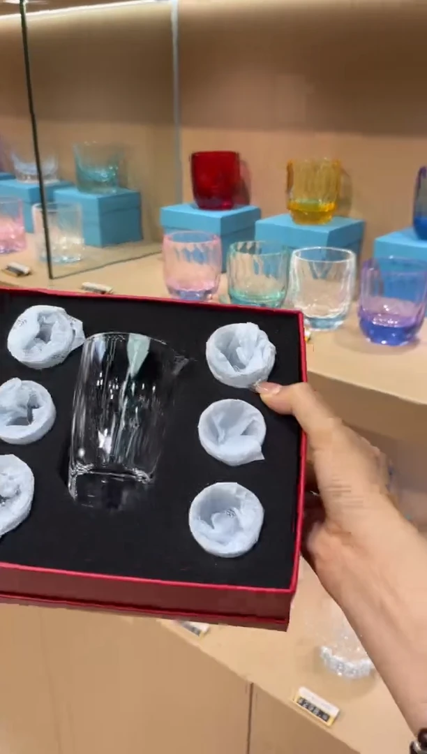 六只白酒杯 红色礼盒 带分酒器