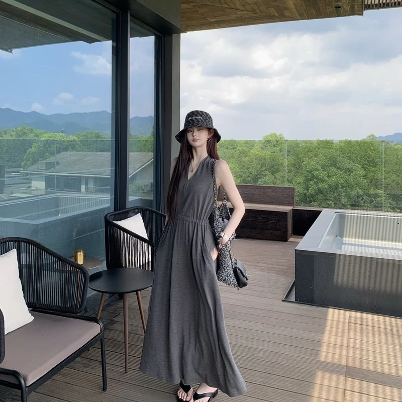 法式高端气场强大气质收腰不褪色长裙v领挂脖无袖连衣裙夏季女装