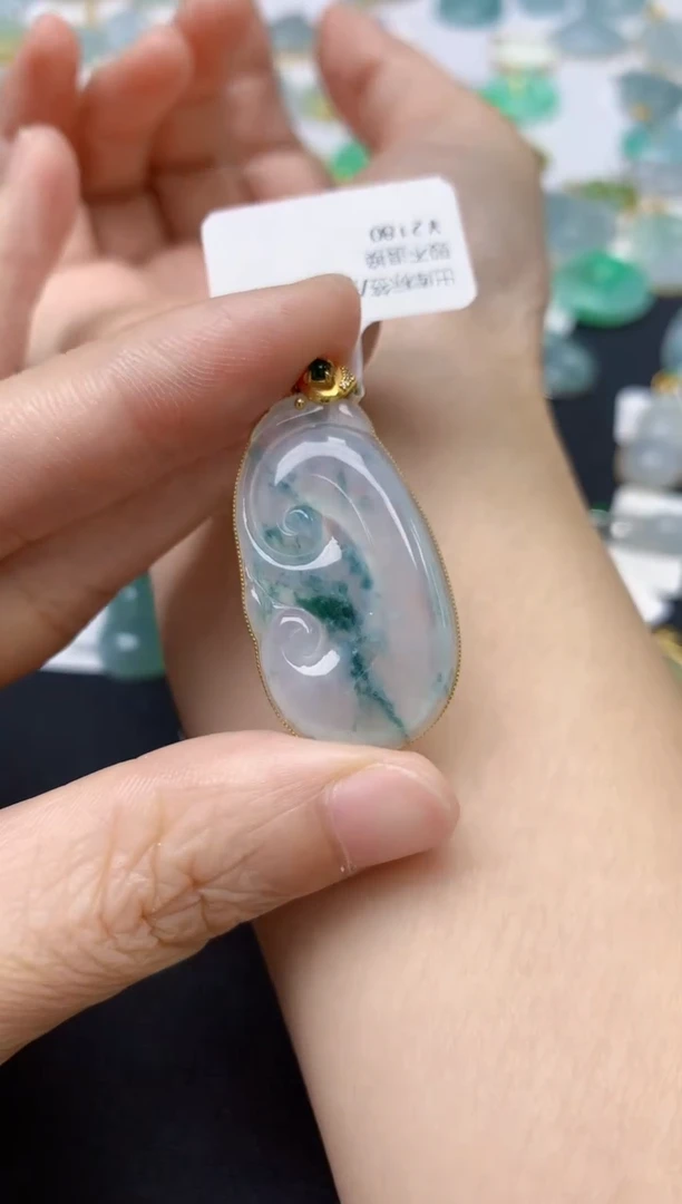 翡翠18K金镶嵌颈饰天然缅甸A货翡