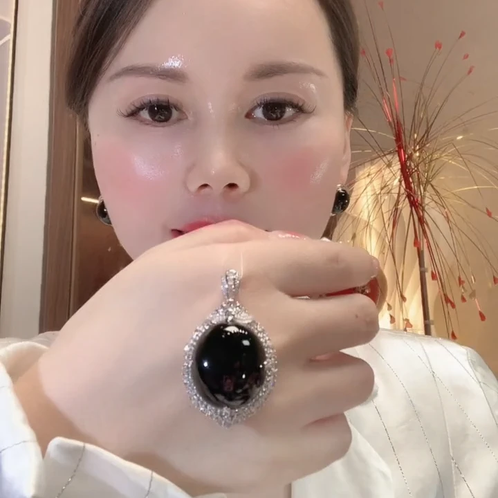 翡翠吊坠(不含链)18K金镶嵌F65 总59800 订金20000 差39800