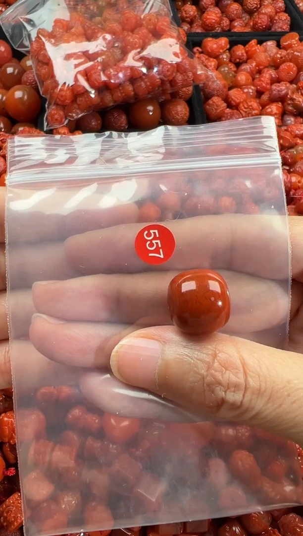南红玛瑙未镶嵌颈饰1