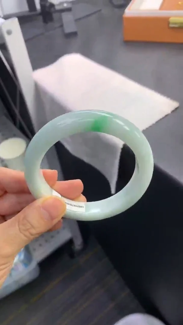 未镶嵌手镯翡翠退货需手镯吊牌标签完好