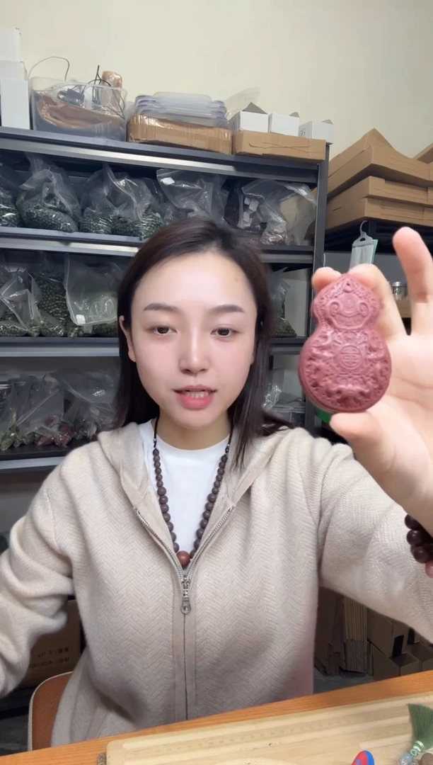 泥塑红麝息肌大葫芦牌