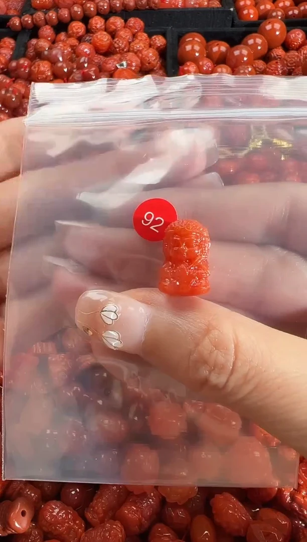 颈饰未镶嵌南红玛瑙1
