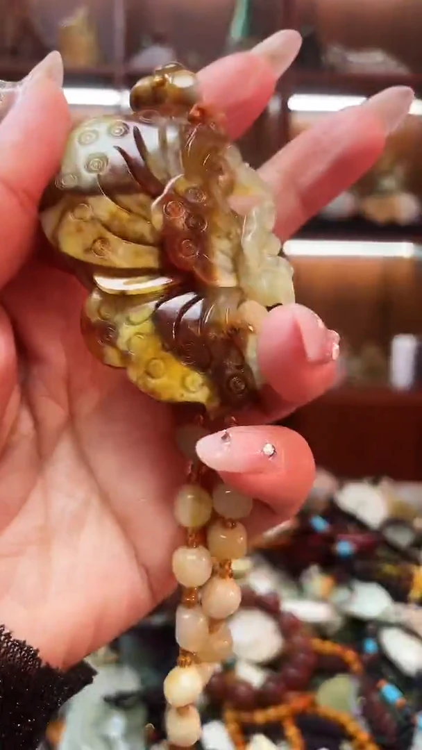 未镶嵌蛇纹石玉吊坠