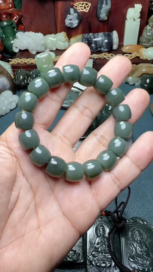 和田玉未镶嵌把件-