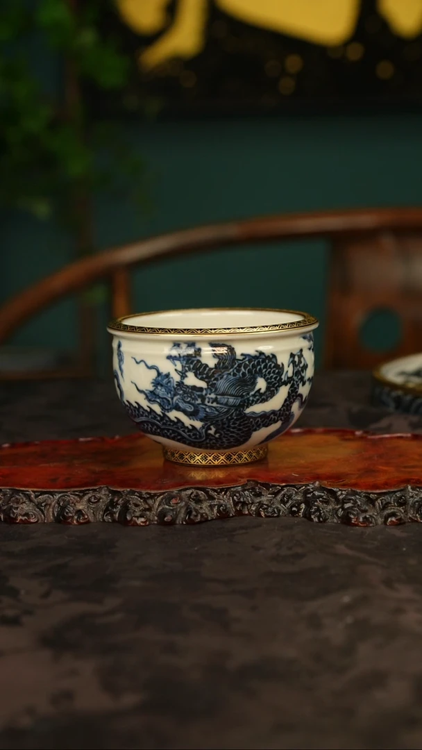 大明风华青花手绘龙纹主人杯