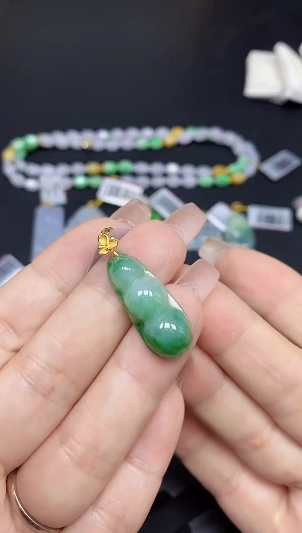 吊坠(不含链)18K金镶嵌翡翠豆子18K金扣镶嵌@@CMT2347