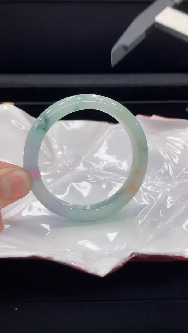 翡翠手镯未镶嵌手镯