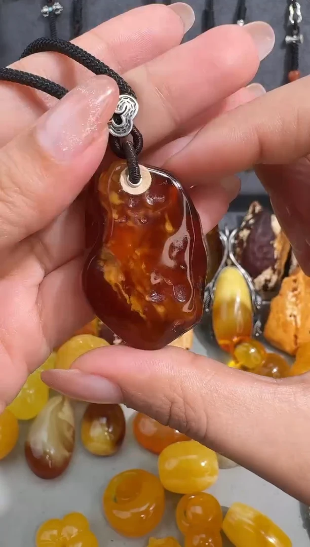 未镶嵌琥珀裸石琥珀