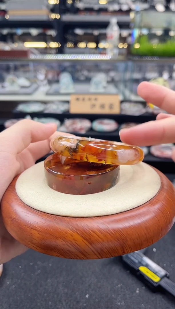 未镶嵌手镯石英质玉六*六圈口（赠品镯心）