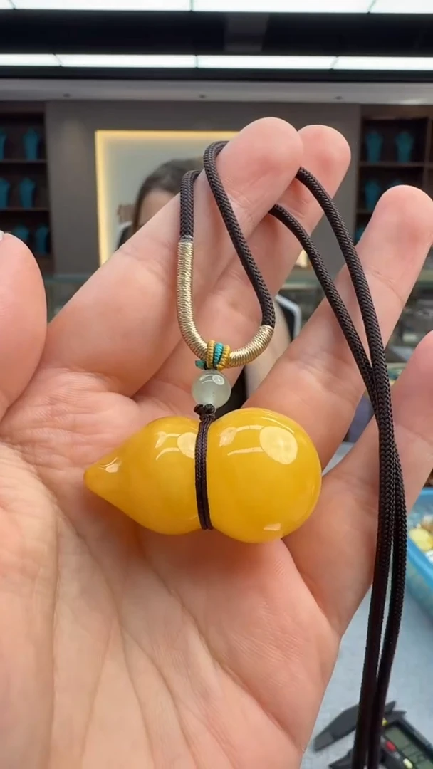 琥珀颈饰未镶嵌532秒拍号 假一罚三