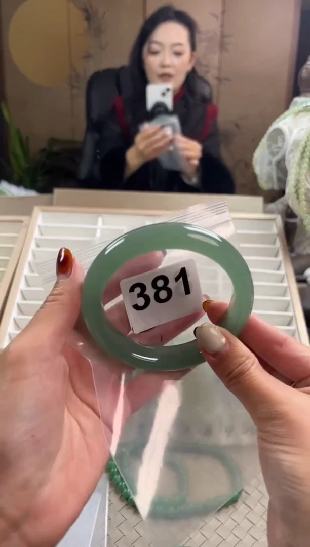 未镶嵌手镯石英质玉T**o381