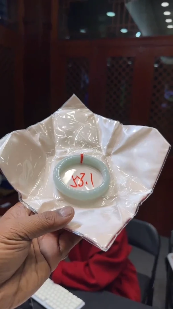 【闪购商品】翡翠手镯未镶嵌手镯