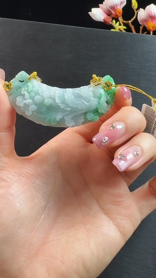 颈饰未镶嵌翡翠弯弯