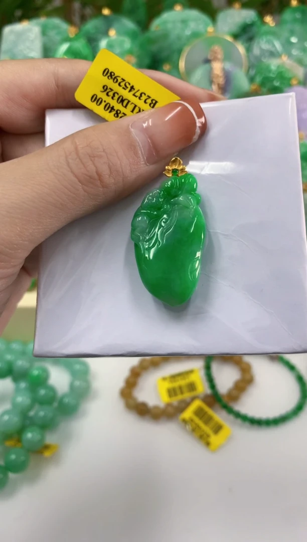 吊坠(不含链)18K金镶嵌翡翠挂件
