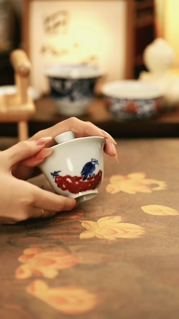 M4006/陶瓷青花釉里红老鹰盖碗