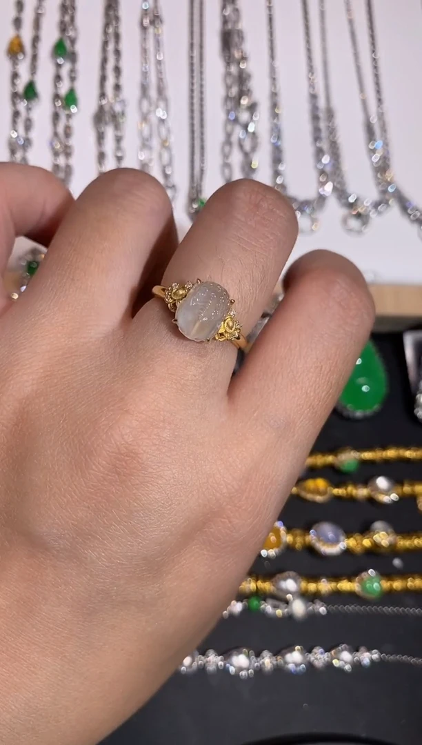 颈饰18K金镶嵌翡翠戒指