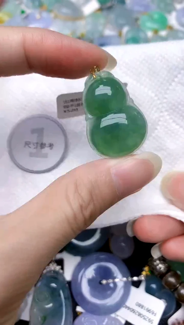 颈饰18K金镶嵌翡翠天然A货翡翠