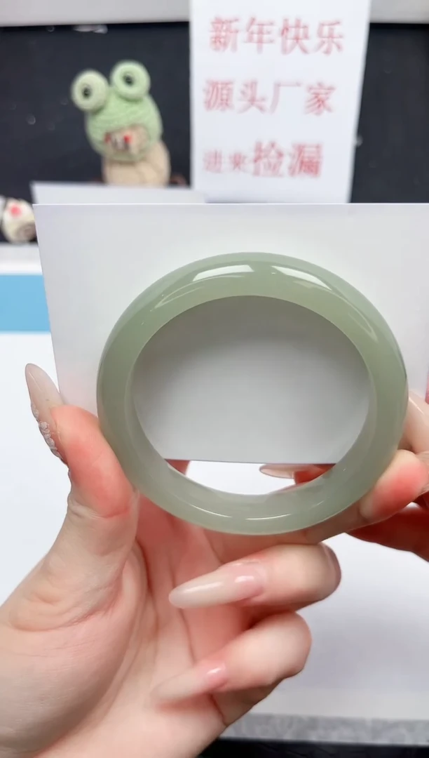 【闪购商品】石英质玉手镯未镶嵌98-56.5