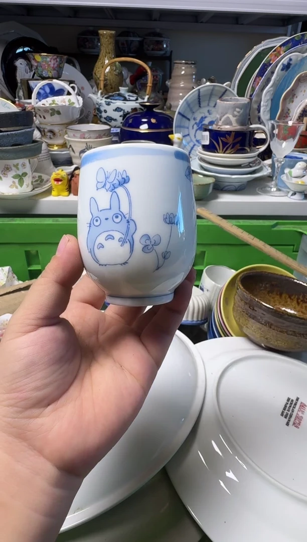 中古瓷器，默认微瑕-龙猫底款，龙猫杯子，主播讲很好看
