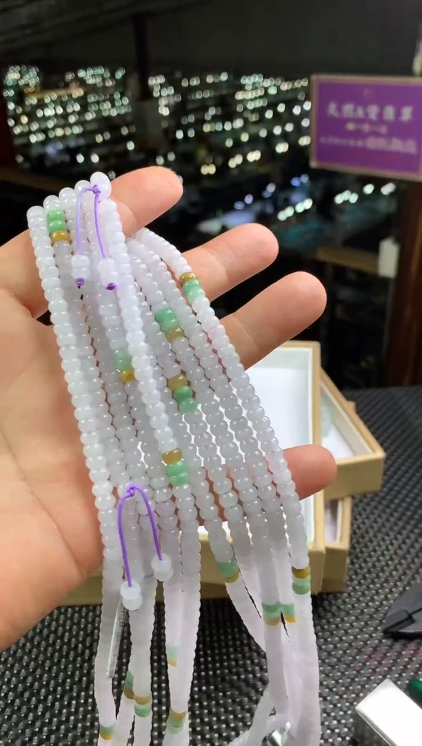 翡翠未镶嵌颈饰--25238-多样性发其一