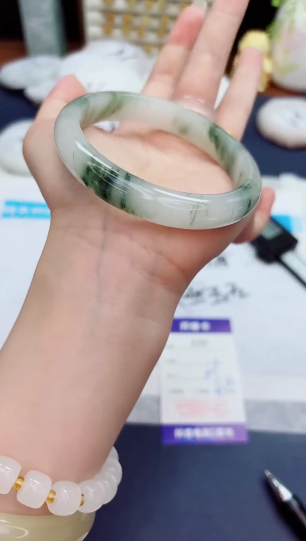 未镶嵌手镯石英质玉330-天山翠-圈口62