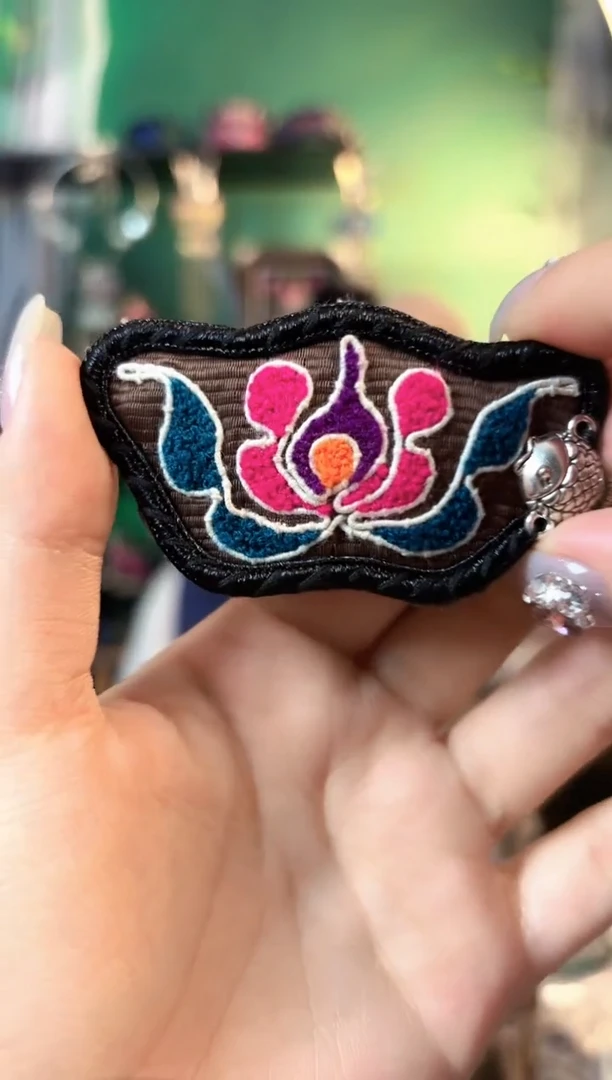 织绣彩云南阁非遗老绣饰品761