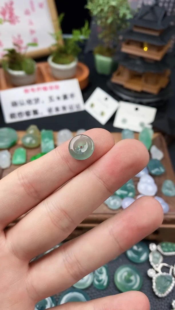 翡翠未镶嵌颈饰平安扣