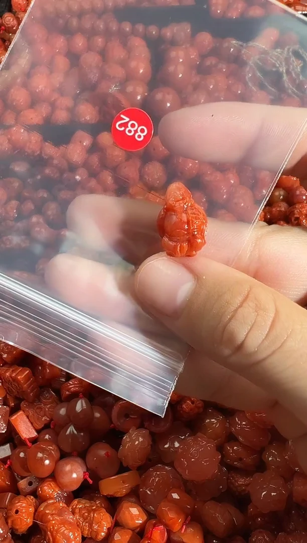 颈饰未镶嵌南红玛瑙1
