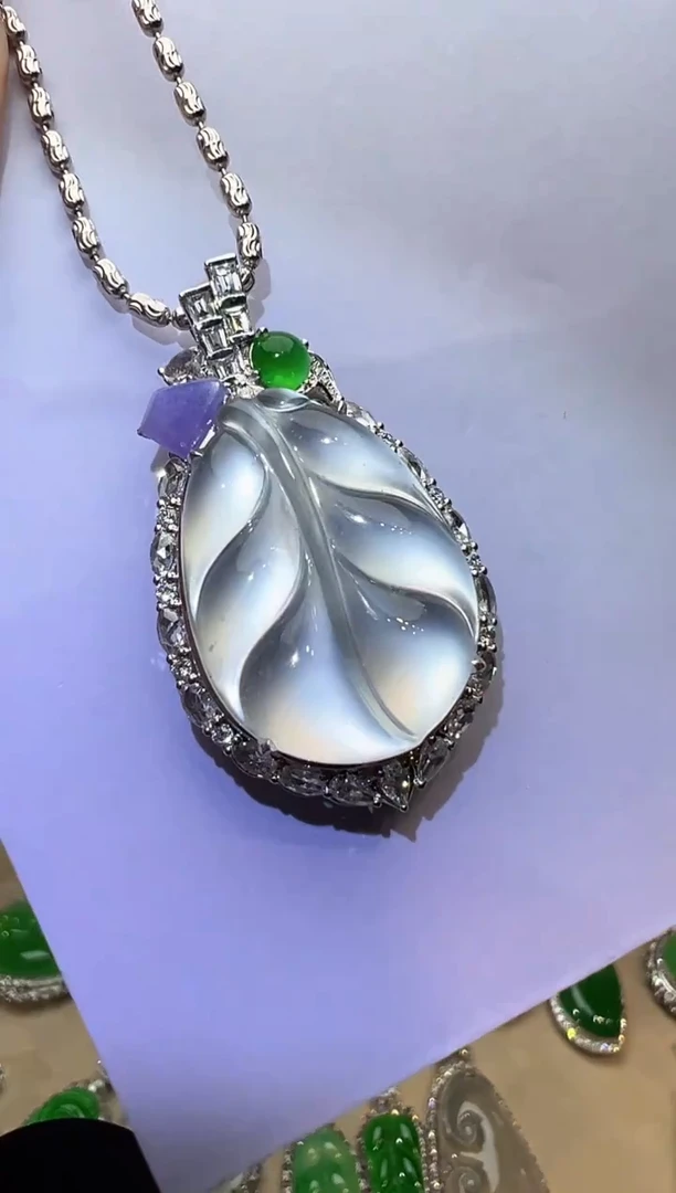 吊坠(不含链)18K金镶嵌翡翠叶子