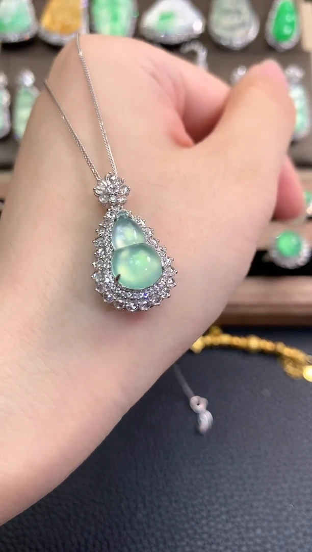 翡翠18K金镶嵌吊坠(不含链)春日珠宝 C49