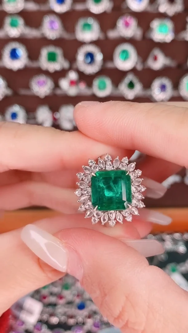 【闪购商品】祖母绿18K金戒指18K金镶嵌3.4克拉