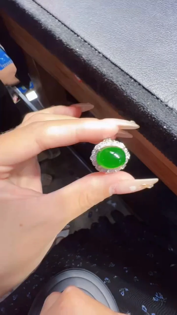 未镶嵌定制翡翠翡翠A货有轻微色差属于正常现象，蛋面多样性发货1
