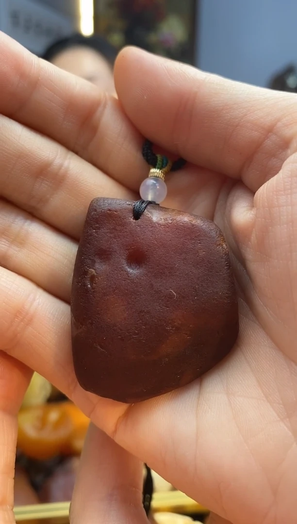 未镶嵌颈饰琥珀吊坠
