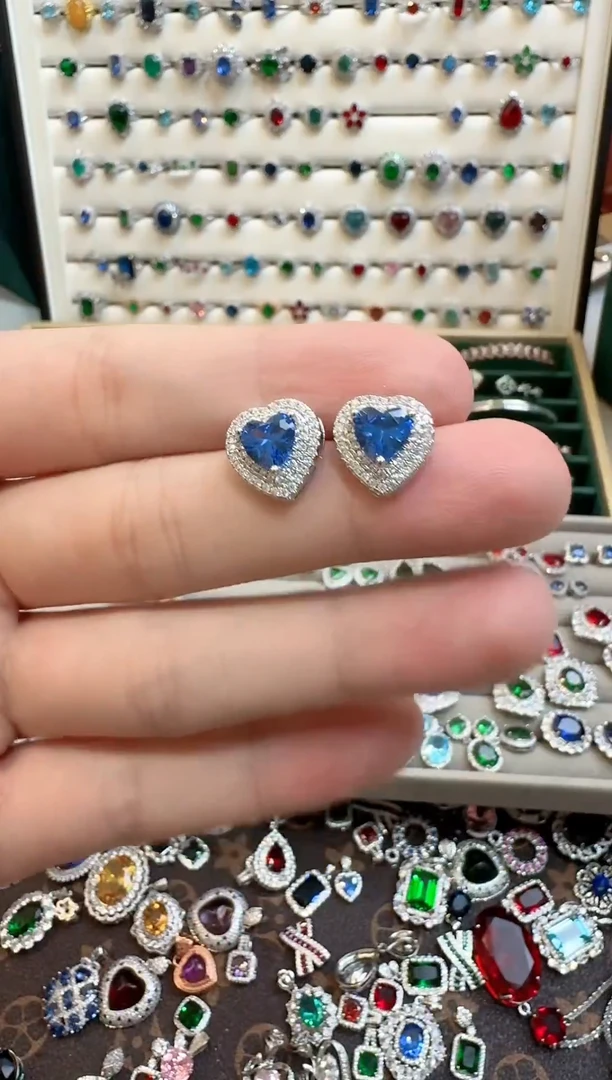 耳饰蓝宝石未镶嵌蓝宝石耳饰